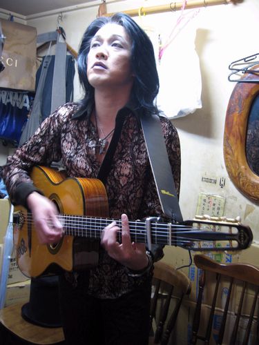 山田晃士　～網棚のギター～